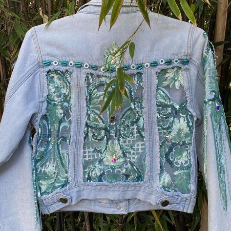 Upcycled Denim Jackets Ideas, Refashioned Denim Jacket, Repurposed Denim Jacket, Repurpose Jean Jacket, Repurpose Denim Jacket, Diy Embellished Jean Jacket, Recycled Denim Jackets Ideas, Decorated Jean Jackets Diy, Altered Denim Jacket