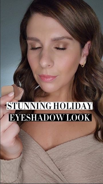 Kate | Easy Makeup Tips shared a post on Instagram: "Here it is!! This is the gorgeous, holiday inspired eyeshadow look from earlier this week that so many of you were asking about!! This is definitely going to be my go-to date night/holiday party/NYE/running to Target look!! 😄 Products Used: Comment EYES for a link to the eyeshadows. They will also be linked in my stories. seint Eyeshadows (Chai, Filly, Hot Chocolate) @lottielondon Stamp Liner @charlottetilbury Exagger Eyes Eyeliner @milkmak Holiday Eyeshadow Looks, Holiday Party Makeup Looks, Simple Party Makeup, Kate Talbert, Makeup To Look Younger, Eye Bags Makeup, Holiday Eye Makeup, Kush Mascara, Kate Makeup