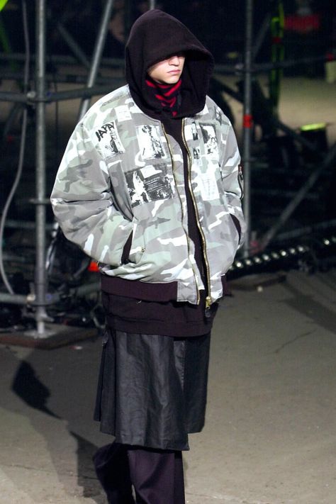 Fashion Archive, Off White Runway, Raf Simons Runway, Raf Simons Graphic, Raf Simons Consumed, Raf Simons 2002, Raf Simmons, Raf Simons Aw 2001, Hypebeast Fashion