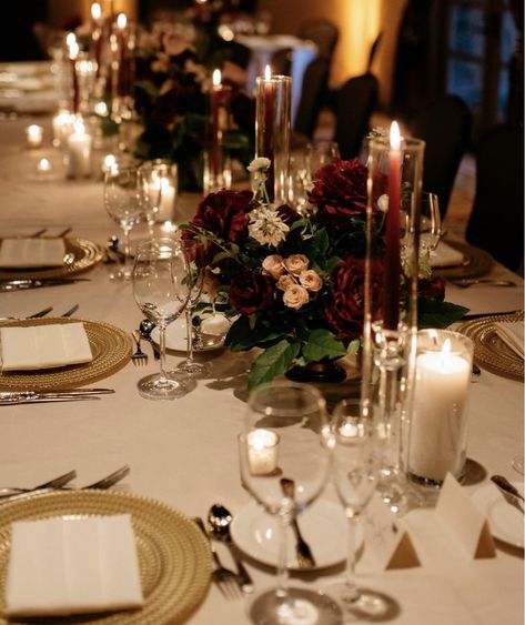 Wedding Round Table Decor, Simple Table Decorations Wedding, Wedding Round Table, Round Table Decor, Elegance Wedding, Red Wedding Flowers, Celestial Wedding, Wedding 2025, Pretty Tables