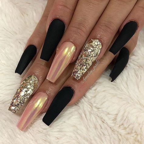 Holiday nails @KortenStEiN Gold Gel Nails Glitter, Nye Nails, Grey Nails, Long Coffin Nails, Black Coffin Nails, Coffin Nails Matte, Chrome Effect, Coffin Nails Long, Coffin Nails Designs