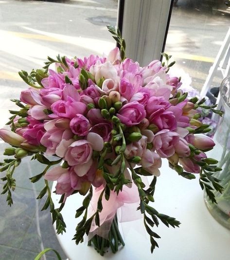 Pink Freesia Freesia Wedding Bouquet, Freesia Bouquet, Colorful Flowers Arrangements, Bridal Bouquet Summer, Simple Wedding Bouquets, Freesia Flowers, Mother's Day Bouquet, Pink Wedding Cake, Flower Therapy