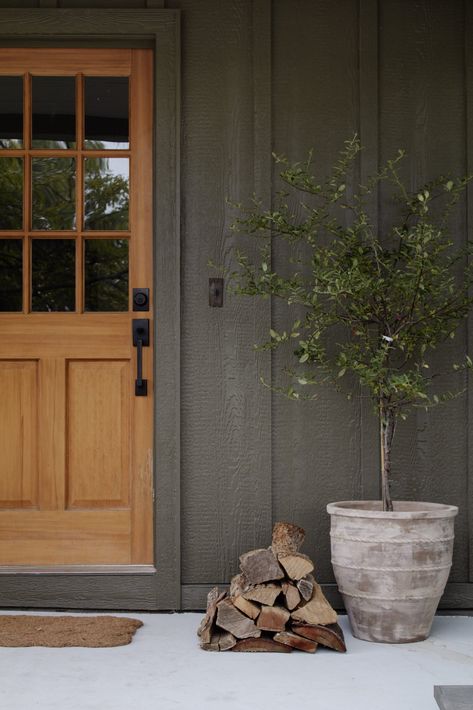 4 Things I Used To Style Our Porch For Fall (That Aren't Pumpkins or Mums) - Nadine Stay Fall Mums Decor, Mum Decor, Antique Terra Cotta Pots, Fall Door Decor, Fall Mums, Terracotta Bowl, Warm Decor, Plaid Pillow, Winter Blankets