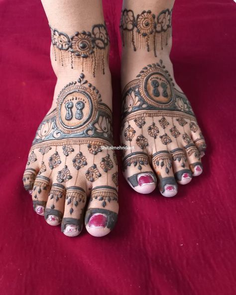 hennainspiration #hennalookbook #bridalhennadesign #ganesha #weddingmehandi #wedddingideas#Wedmegood #weddingsutra #wedingdress #bridalmarket #hennatattoo #mehnditatto #bridalmehendi #mehndirajkot #mehndimorbi #heena_artist #heenaart #bridalwear #mehndidance #mehndidesign #mehndidecor #sabyasachibride #weddingwire #bridalhairstyles #mehndiinspire #manishmalholtra #indianbride #bigfatindianwedding #indian #indianmehndi Baby Shower Legs Mehndi Design, Kanku Pagala Mehndi Designs, Kankupagla Mehndi Design, Kanku Pagla Mehndi For Leg, Kanku Pagla Mehndi For Hand, Kanku Pagla Mehndi, Leg Mehendi Design Unique, Latest Mehndi Designs Wedding, Leg Mehendi