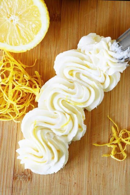 Loaded with fresh lemon juice and zest, this Lemon Buttercream Frosting packs fabulous lemon flavor ~ it's the perfect frosting for lemon lovers. Lemon Frosting Recipes, Lemon Buttercream Icing, Easy Lemon Cake Recipe, Raspberry Lemon Cakes, Lemon Tea Cake, Vegan Lemon Cake, Lemon Cake Easy, Lemon Buttercream Frosting, Moist Lemon Cake