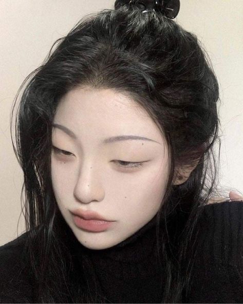 Sleepy Eyes, Aesthetic People, Hair Reference, Super Duper, Pose Reference Photo, Real Girls, Sioux, Korean Makeup, Ulzzang Girl