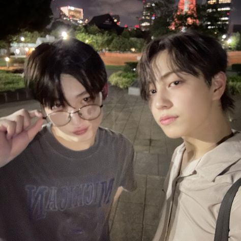 enhypen sunoo and &team taki icon selca Kim Sun, Mexican Girl, I Ship It, Kpop Entertainment, Foto Jungkook, Kpop Guys, Boyfriend Pictures, Role Models, Korean Girl