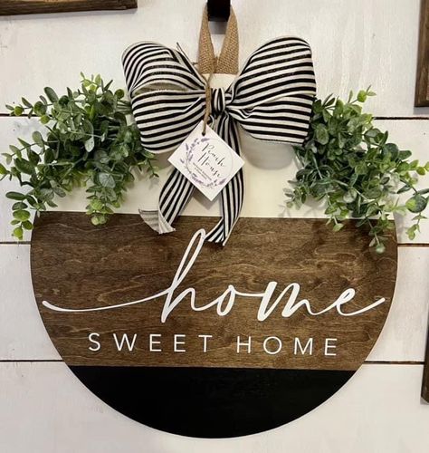 Hello Porch Sign Front Doors, Home Signs Wooden Outside, Home Sweet Home Circle Sign, Circular Door Hanger, Year Round Door Signs, New Home Door Hanger, Welcome Round Door Hanger, Cricut Round Sign Ideas, Home Sweet Home Round Sign