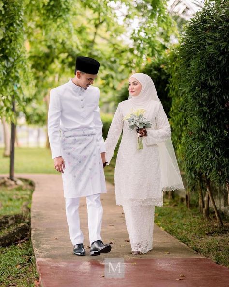 Wedding Malaysia Muslim, Malay Wedding Dress Nikah, Melayu Wedding Dress, Malay Wedding Photography, Malaysian Wedding Dress, Dress Akad, Melayu Wedding, Malaysian Wedding, Malay Wedding Dress