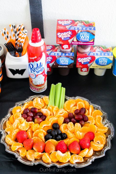 Walking Taco Party, Adult Halloween Party Food, Halloween Party Food Ideas, Halloween Appetizers Easy, Walking Taco, Halloween Food Ideas, Kids Halloween Food, Halloween Gender Reveal, Halloween Party Food