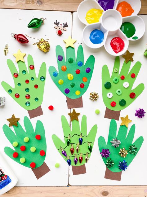 Preschool Christmas Decorations, Christmas Crafts Kids Ornaments, Hand Christmas Tree, Classroom Tree, Hand Print Tree, Handprint Christmas Tree, Kids Art Ideas, Handprint Christmas, Preschool Christmas Crafts