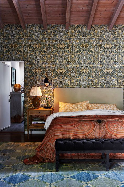 Designer duo Nickey Kehoe concoct an old-world haven for celebrated cook Suzanne Goin. #traditionalbedroom #colorfulinteriors #elledecor Nicky Kehoe Interiors, Elle Decor Bedroom, Nickey Kehoe, Hollywood Hills Homes, Bedroom Background, Model Inspo, Dreamy Bedrooms, Hollywood Hills, Bedroom Boho