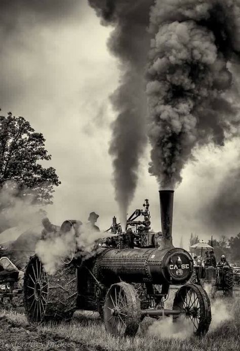 Steam Tractor, Tractor Photos, Steam Engine Model, Planes Trains Automobiles, Tractor Pictures, Case Tractors, Farmall Tractors, Old Tractor, Traction Engine