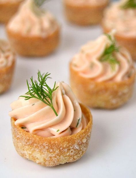 Fingerfood – appetitliche Häppchen für Partys - fresHouse Kue Macaroon, Finger Food Appetizers, Snacks Für Party, Mini Foods, Food Presentation, Food Plating, Appetizers For Party, Finger Food, Appetizer Snacks