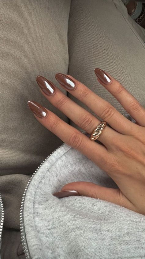 Brown Chromatic Nails, Iridescent Brown Nails, Matte Nails With Chrome Tips, Chrome Nails Light Brown, Clean Elegant Nails, Brown With White Chrome Nails, Pearly Brown Nails, Hazelnut Nail Color, Chrome Nails Using Eyeshadow