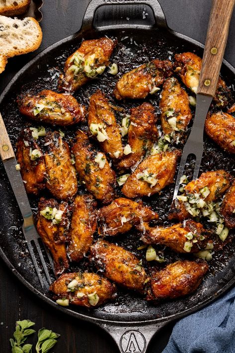 The Best Garlic Parmesan Chicken Wings Spicy Orange Chicken, Honey Bbq Chicken Wings, Best Chicken Wing Recipe, Gochujang Chicken, Honey Garlic Chicken Wings, Parmesan Wings, Garlic Chicken Wings, Parmesan Chicken Wings, Garlic Parmesan Chicken Wings