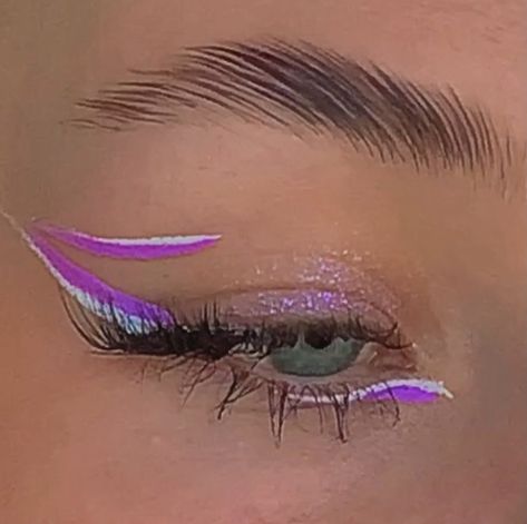 Liquid Eyeliner Looks, Purple Eyeliner, Tiktok Makeup, Eyeliner Looks, Liquid Eyeliner, Watercolor Tattoo, Eyeliner, Makeup Looks, Tattoos