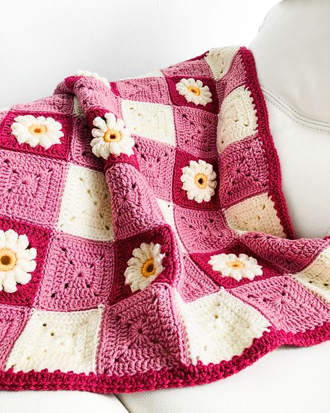 Gingham & Daisy Crochet Baby Blanket Pattern - PDF Digital Download Daisies Crochet, Granny Square Häkelanleitung, Motifs Granny Square, Crochet Granny Squares, Crochet Flower Blanket, Plaid Crochet, Blanket Flower, Confection Au Crochet, Crochet Blanket Designs