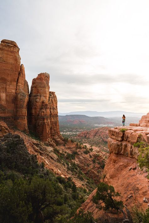 The Cathedral Rock Trail in Arizona – Elite Jetsetter Arizona Hikes, Things To Do In Arizona, Hikes In Arizona, Travel Arizona, Usa Holiday, Southwest Travel, Usa Road Trip, Cathedral Rock, Arizona Vacation