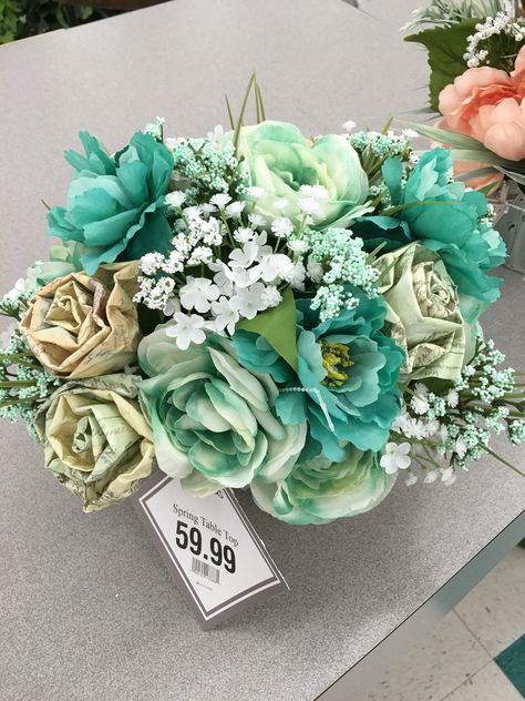 Turquoise Flower Arrangements, Lily Centerpieces, Newspaper Flowers, Romantic Backyard, Mint Green Flowers, Quinceanera Themes Dresses, Mint Flowers, Aqua Wedding, Church Wedding Decorations