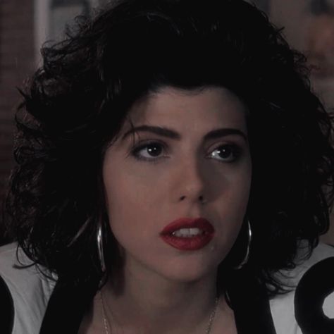 Marisa Tomei Hot, My Cousin Vinny, Marissa Tomei, Marisa Tomei, Lisa Icon, Shaggy Hair, New York Aesthetic, Top Celebrities, Cat People