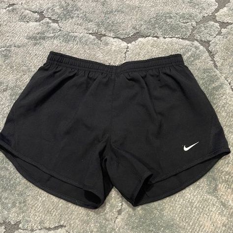 Baggy Shorts Outfit, Running Nike, Ootd Aesthetic, Cute Nike Outfits, Fitness Wear Outfits, Practice Outfits, Nike Bottoms, Running Short, Aesthetic Black