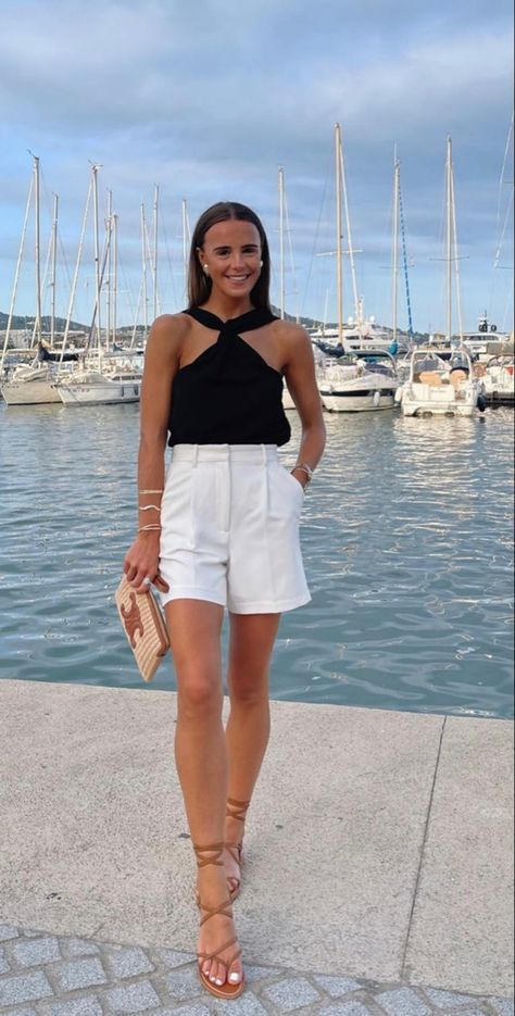 White Pleated Shorts Outfit, White Long Shorts Outfit, Classy White Shorts Outfit, White Trouser Shorts Outfit, White Linen Shorts Outfit Women, Fancy Shorts Outfit, White Tailored Shorts Outfit, White Linen Shorts Outfit Summer, White Shorts Outfit Summer Casual