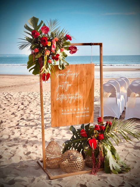 Beach Civil Wedding Decoration, Boho Tropical Wedding Color Schemes, Surfboard Welcome Sign Wedding, Hawaiian Wedding Backdrop, Wedding Without Bouquet, Peach Tropical Wedding, Tropical Ceremony Decor, Tropical Beach Wedding Decorations, Tropical Wedding Ideas Decor