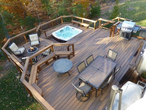 Whirlpool Deck, Deck With Hot Tub, Hot Tub Deck Design, Hot Tub Patio, Hot Tub Deck, Building A Porch, Hot Tub Backyard, Patio Deck Designs, Deck Construction