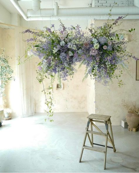 Flower Chandelier, Flower School, Flower Installation, Floral Chandelier, Floating Flowers, Garden Artwork, Garden Art Projects, Floral Arrangements Wedding, Ceremony Flowers