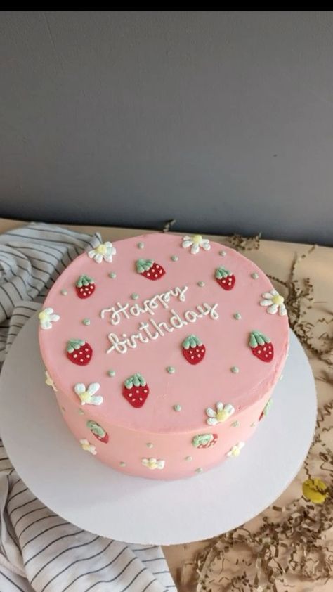 Cute Girly Cake Ideas, Pastel Strawberry Aesthetic, Simple Feminine Birthday Cake, Pink Birthday Cakes Aesthetic, Girly Cake Decorating Ideas, Strawberry Aesthetic Cake, Simple Strawberry Cake Design, Simple Pink Cake Design, Cute Pink Cake Aesthetic