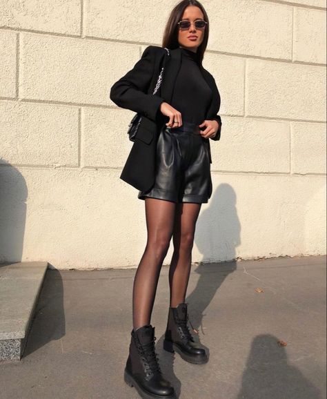 Leather Shorts Outfit, Lederhosen Outfit, Black Leather Shorts, Paris Outfits, 2023 Fashion, Blazer Outfits, Autumn Outfit, Outfit Inspo Fall, Leather Shorts