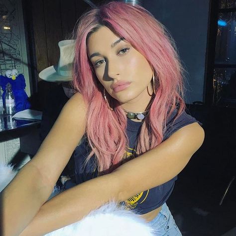 Hailey Baldwin Hair Pink Hair Instagram 2017 | StyleCaster Hailey Baldwin Hair, Pink Ombre Hair, Light Pink Hair, Blond Ombre, Ombre Blond, Pink Hair Dye, Temporary Hair Dye, Hair Color Rose Gold, Hair Color Pink