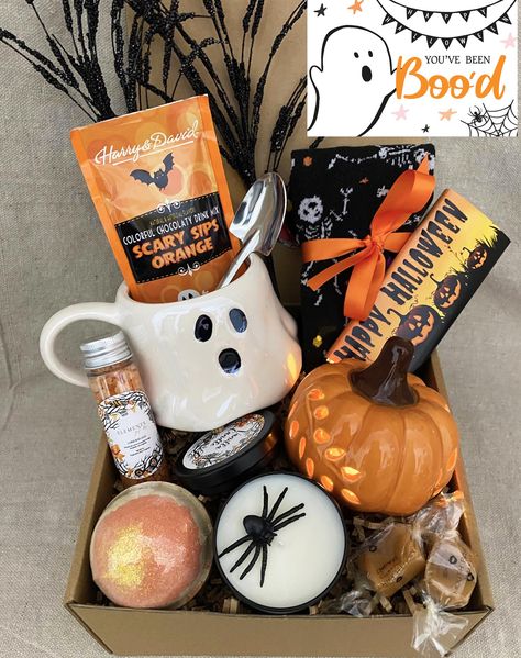 Get ready to be spooked and surprised with our three exclusive Halloween Gift Boxes, packed with thrilling treats and eerie goodies!  These boxes are full of Halloween magic and will make this spooky season one to remember.  ️ 🎃 Limited Availability: Don't miss out on this spooktacular offer! The Halloween Gift Boxes are available in limited quantities. Grab yours now before they vanish into the shadows. Ghost Spa Box: 🎃 12oz White Ghost Mug - faces vary per box 🎃 Shovel Spoon 🎃 Cozy Halloween Socks - Mixed Selection is picked for your box 🎃 Scented Candle - handmade in our shop 🎃 Orange Lighted Ceramic Pumpkin  🎃 Citrus Bath Salts 🎃 Gourmet Happy Halloween Chocolate Bar 🎃 Apple Harvest Scented Bath Bomb 🎃 Beverage Selection: Hot Cocoa, Coffee, Chai Tea, Chai Latte or Green Tea ? Cute Spooky Basket Ideas For Friends, Halloween Food Gifts, Gift Box For Best Friend, Box For Girlfriend, Fall Care Package, Shovel Spoon, Diy Halloween Gifts, Citrus Bath, Spooky Halloween Gifts