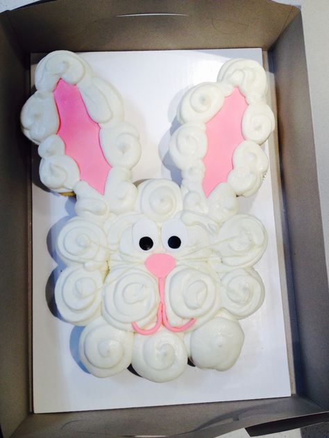 Easter bunny pull apart cupcake cake Cupcake Bunny Cake, Easter Cupcake Pullapart, Easter Cupcake Cake, Bunny Cupcake Cake, Cupcake Bunny, Bunny Cakes, Pull Aparts, Easter Foods, Bunny Cupcake