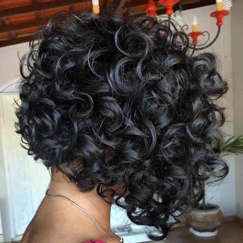 Curled Angled Bob Bob Angled, Concave Bob Hairstyles, Black Hair Wigs, Curly Hair Photos, Curly Bob Wigs, Prom Hairstyles For Short Hair, Haircuts For Curly Hair, Curly Bob Hairstyles, Curly Hair Cuts