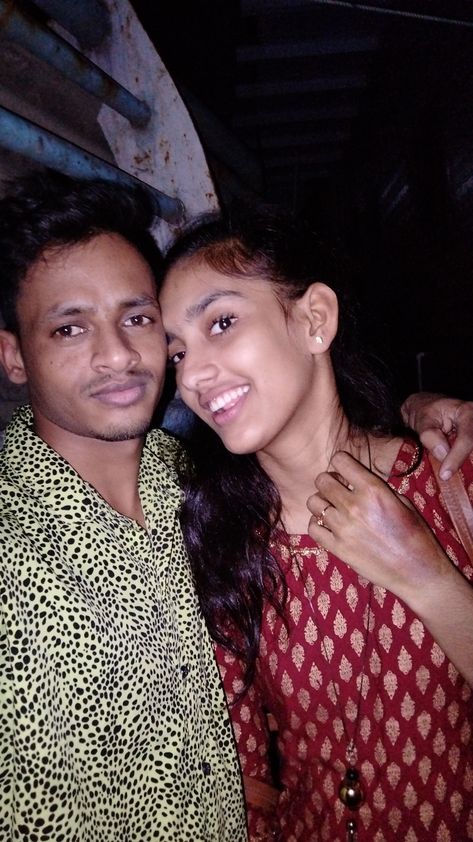 Chapri Nibba Pics, Village Couple, Gujarati Status, Cute Couple Shirts, Basketball Hairstyles, Indian Bride Outfits, Indian Natural Beauty, Character Pictures, Bride Outfits