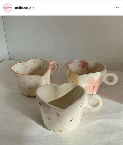 Color Me Mine Couple Ideas, Handmade Pottery Aesthetic, Handmade Cups Ceramic Pottery, Poterry Painting Aesthetic, Clay Art Heart, Pottery Mug Designs, Homemade Ceramics, Pinch Pot, Tanah Liat