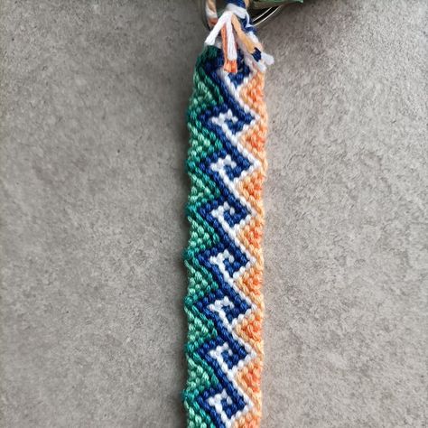 Bracelet Tutorials, Waves Ocean, Friendship Bracelets Tutorial, Bracelets Handmade Diy, Jewelry Accessories Ideas, Pattern Ideas, Accessories Ideas, Candy Stripes, Greek Key