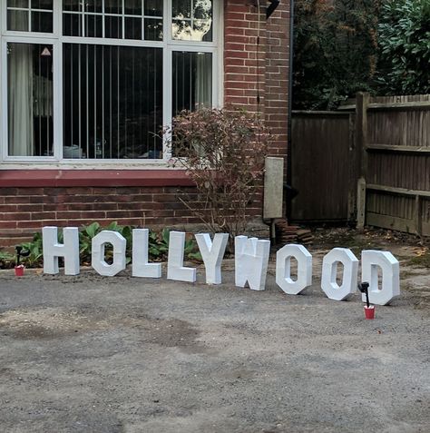 Hollywood Theme Decorations Diy, Diy Hollywood Sign, Hollywood Theme Prom, Hollywood Birthday Party Ideas, Vintage Hollywood Party, Homecoming Hallways, Old Hollywood Prom, Hollywood Prom, 19th Bday