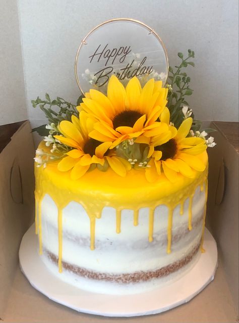 Sunflower Birthday Cake For Women, Sunflower Cakes Ideas, Sunflower Cake Ideas Birthday, Sunflower Wedding Cake Ideas, Sunflower Cake Birthday, Sunflower Cake Ideas, Sunflower Baby Shower Cake, Sunflower Theme Cake, Sunflower Cake Design