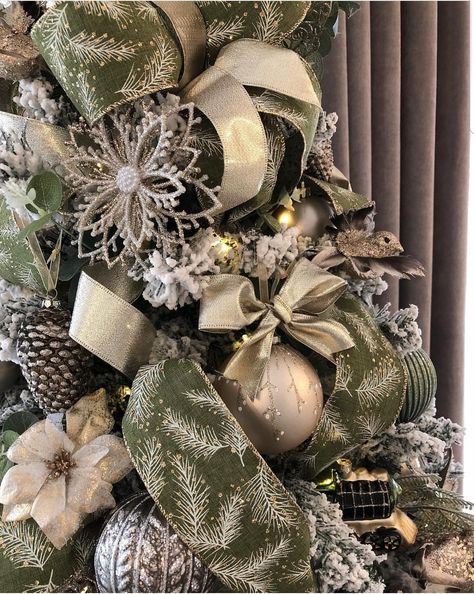 Moss Green Christmas Tree, Beige And Green Christmas Tree, Forest Green Christmas Tree Decor, Olive Green Christmas Tree, Chartreuse Christmas, Olive Green Christmas, Sage Green Christmas Tree, Rustic Glam Christmas Tree, Beautiful Christmas Trees Decorated