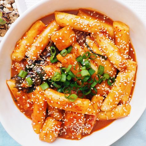 MILD TTEOKBOKKI RECIPE (Non-Vegetarian) - Christie at Home Korean Fish Cake, Chinese Roast Pork, Tteokbokki Recipe, Korean Rice Cake, Boiled Vegetables, Crispy Fried Chicken, Fish Cake, Sweet Sauce, Hoisin Sauce