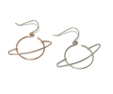 Planet Saturn wire jewelry made from rose gold Science Fashion, Wire Wrapping Tools, Planet Jewelry, Planet Saturn, Mommy Jewelry, Science Jewelry, Space Jewelry, Earrings Summer, Rose Gold Chain