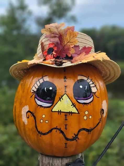 Painted Scarecrow Pumpkin, Punkin Decorating, Scarecrow Pumpkin Painting, Dovleci Halloween, Thanksgiving Pumpkins Painting, Paint Pumpkin, Fall Crafts Decorations, Pumpkin Decorating Diy, Pumpkin Paintings