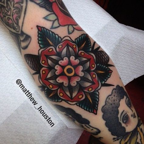 Traditional Mandala Tattoo, Mandala Arm Tattoo, Tattoo Main, Traditional Tattoo Flowers, Elbow Tattoo, Serpent Tattoo, Traditional Tattoo Sleeve, Elbow Tattoos, Tattoo Traditional