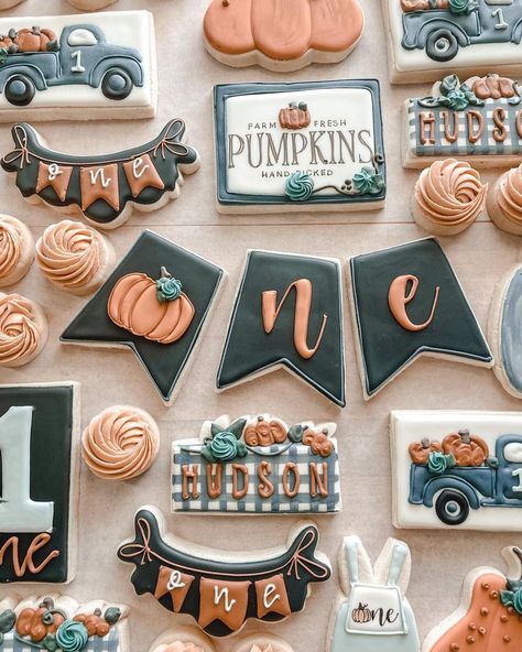 platter of custom design cookies with a pumpkin farm theme for  a first birthday. Plaid Cookies, Design Cookies, Pumpkin Patch Birthday, Fall First Birthday, Cookies Pumpkin, First Birthday Cookies, One Year Birthday, Pumpkin Birthday, Pumpkin Farm