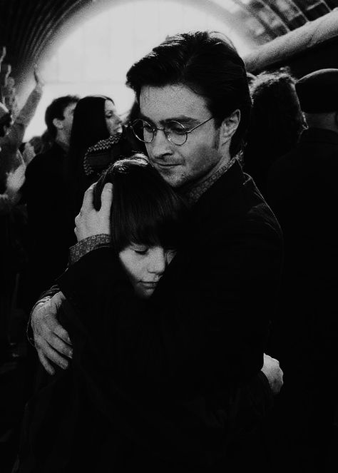 Image via We Heart It #blackandwhite #harrypotter #love #perfect #followme #alvoseveropotter Severus Sneep, Albus Severus Potter, Albus Severus, Sarah Wilson, Harry Potter Wall, Harry Potter Images, Images Harry Potter, Harry James, Harry James Potter