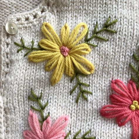 My Embroidered Sweater Project - Betz White Embroidery Stitches Flowers, Pola Amigurumi, Embroidery Sweater, Wool Embroidery, Pola Sulam, Hand Embroidery Flowers, Embroidery Flowers Pattern, Simple Embroidery, Sewing Embroidery Designs