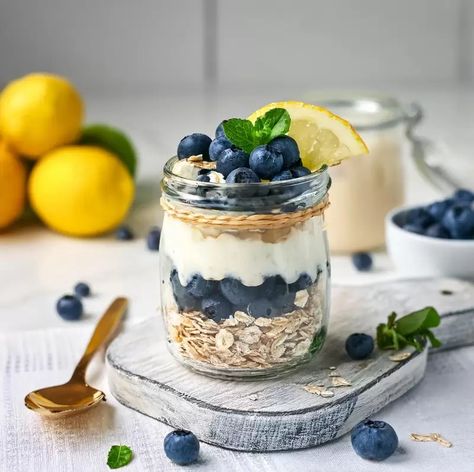 Creamy overnight oats bursting with juicy blueberries and zesty lemon. A quick, healthy breakfast packed with flavor and ready when you wake up. Lime Overnight Oats, Lemon Blueberry Overnight Oats, Healthy Lemon Blueberry, Creamy Overnight Oats, Blueberry Overnight Oats, Oat Recipes Healthy, Overnight Oats Recipe Healthy, Overnight Oats Healthy, Oats Recipe